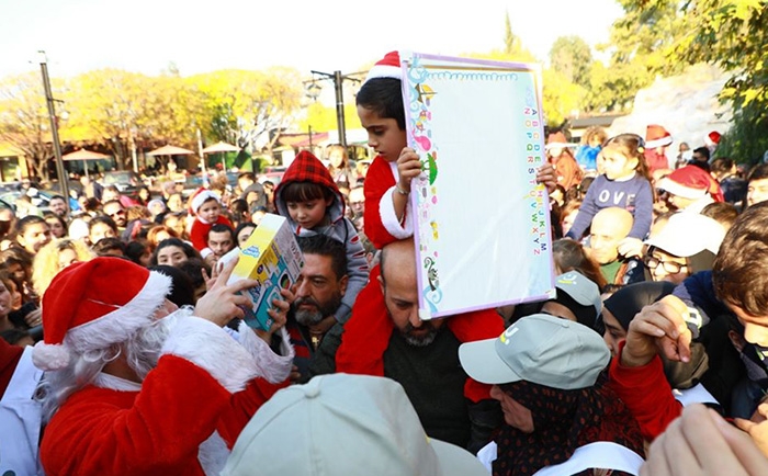 بنين تحتفل بالميلاد في عدة مناطق لبنانية و كميون العيد وزّع اكثر من ٣٠٠٠ هدية على الأطفال.